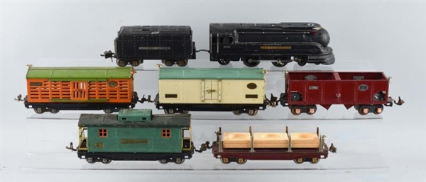 LOT OF 7: LIONEL LOCOMOTIVE & FREIGHT CARS.       