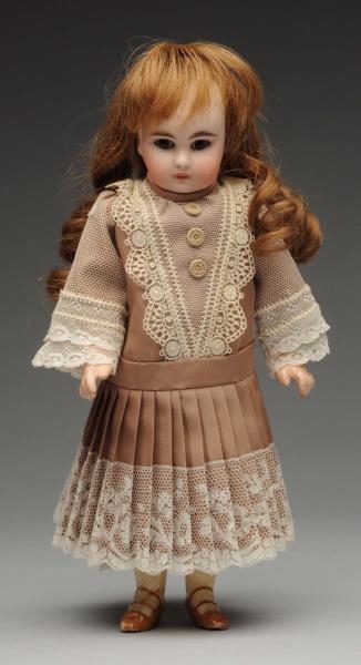 11" GERMAN CLOSED MOUTH DOLL.                     