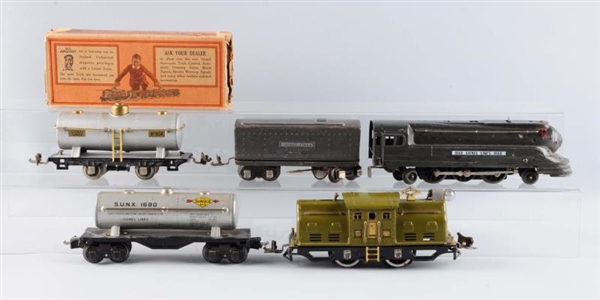LOT OF 5: LIONEL LOCOMOTIVES AND CARS.            