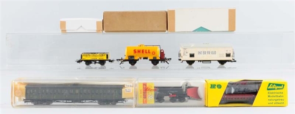LOT OF 6: HO SCALE FREIGHT & PASSENGER CARS       