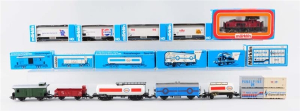 LOT OF 11: MARKLIN LOCOMOTIVE AND FREIGHT CARS.   