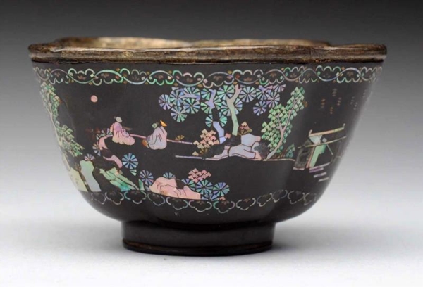 19TH CENTURY CHINESE LACQUER BOWL.                