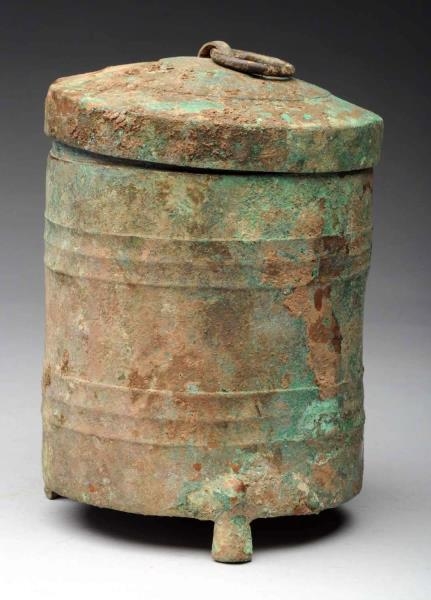 EARLY CHINESE BRONZE LIDDED VESSEL.               