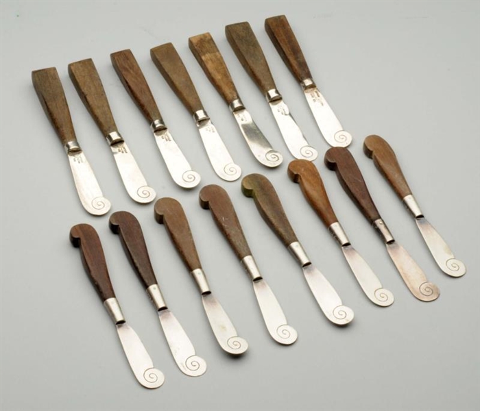 SET OF SIXTEEN MEXICAN STERLING SMALL KNIVES.     