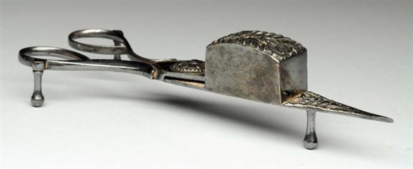 PAIR OF SILVER PLATE SNUFFERS.                    