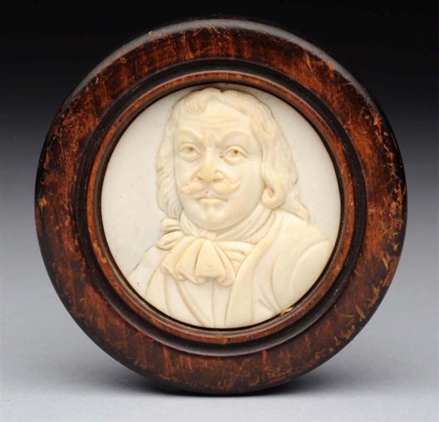 CARVED IVORY PORTRAIT OF A GENTLEMAN.             