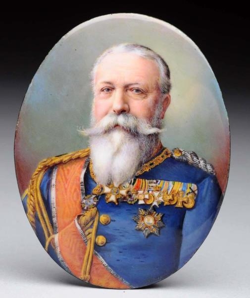 FINELY PAINTED PORTRAIT OF A GENERAL ON PORCELAIN.