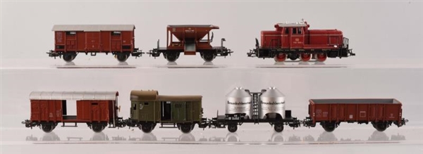 LOT OF 8: ASSORTED MARKLIN FREIGHT CARS.          