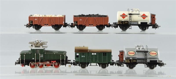 LOT OF 6: MARKLIN FREIGHT CARS WITH LOCOMOTIVE.   
