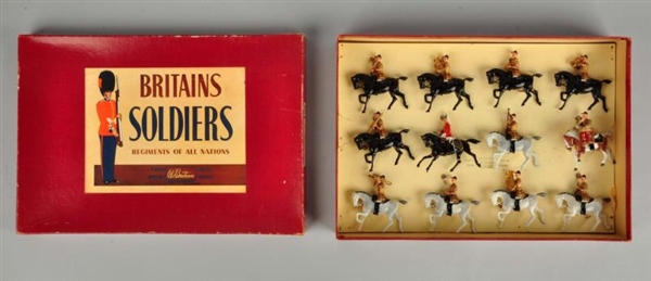LOT OF CAVALRY SOLDIER FIGURINES IN BOX.          