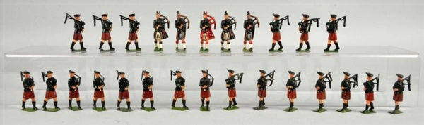 BRITAINS MARCHING PIPERS.                         