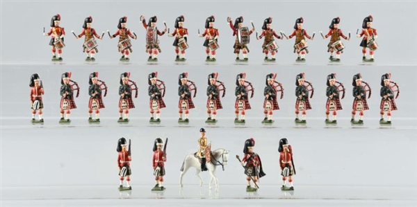 LOT OF 29: BRITAINS HIGHLANDERS W/ PIPERS & BAND. 