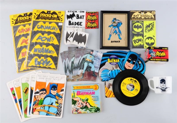 LARGE LOT OF BATMAN POST CARD & OTHER ITEMS.      