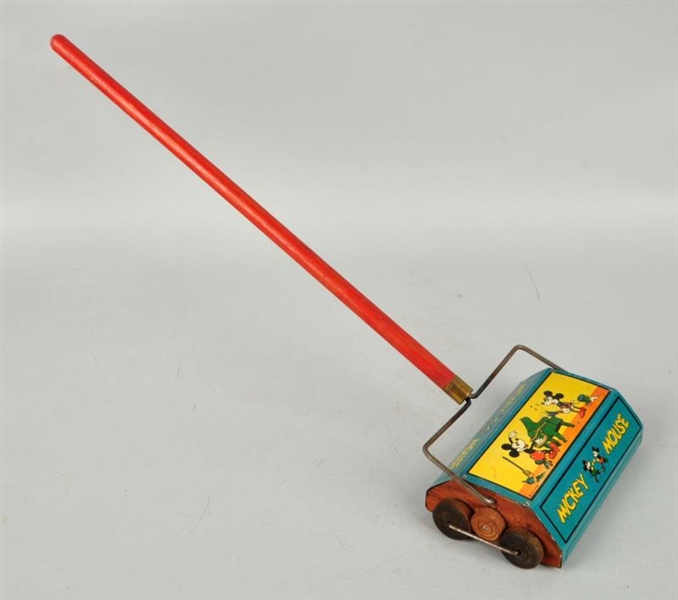 WALT DISNEY MICKEY MOUSE CHILDS CARPET SWEEPER.  