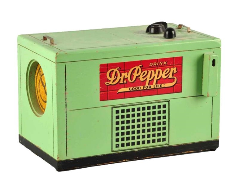 1940S DR. PEPPER WOODEN COOLER RADIO.            