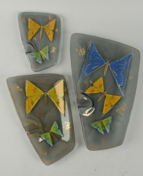 LOT OF 3: ART GLASS ASHTRAYS WITH BUTTERFLIES.    