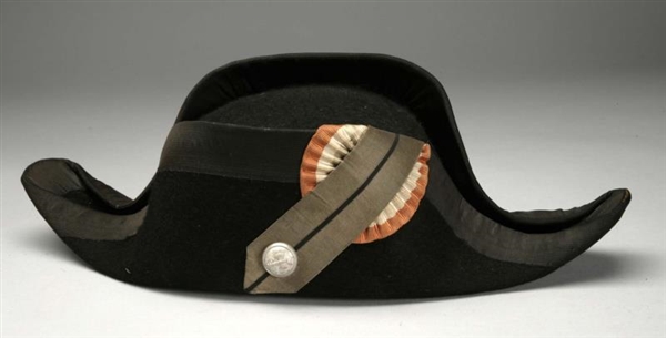 FRENCH OFFICER’S CHAPEAU OR BICORN.               