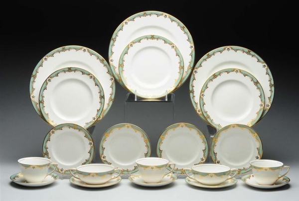 12 PLACE SETTINGS OF 1962 ROYAL WORCESTER CHINA.  