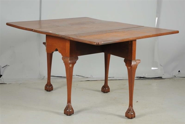 CHIPPENDALE DROP-LEAF TABLE.                      