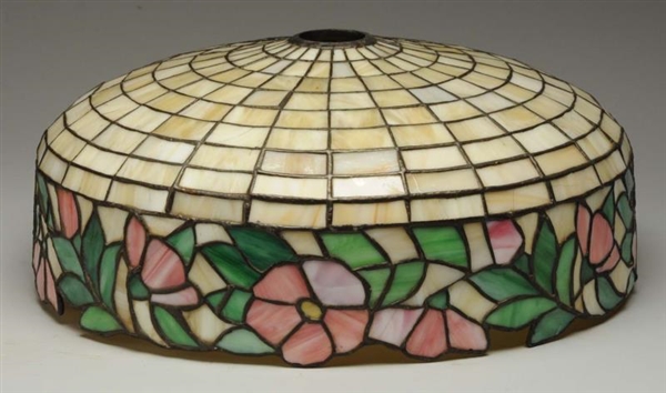 STAINED GLASS LAMP SHADE POSSIBLY HANDEL.         