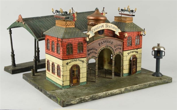 EARLY HANDPAINTED MARKLIN CENTRAL STATION.        
