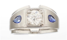 A DIAMOND AND SYNTHETIC SAPPHIRE RING.            