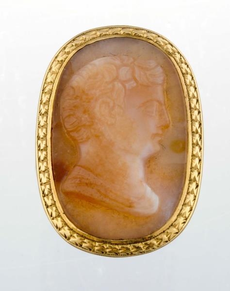 A HARDSTONE CAMEO RING.                           