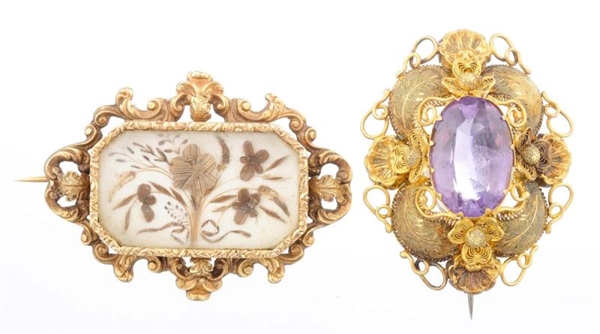 A GROUP OF TWO VICTORIAN BROOCHES.                