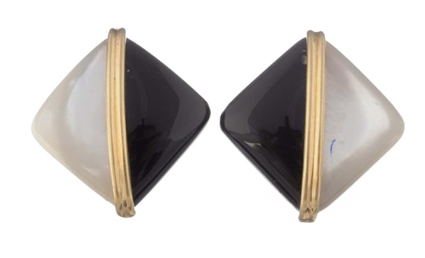 A PAIR OF MOTHER-OF-PEARL AND ONYX EARRINGS.      