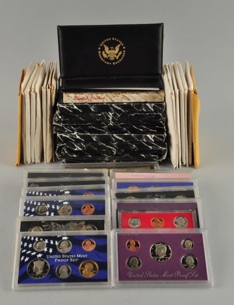 LARGE LOT OF ASSORTED US COIN SETS.               