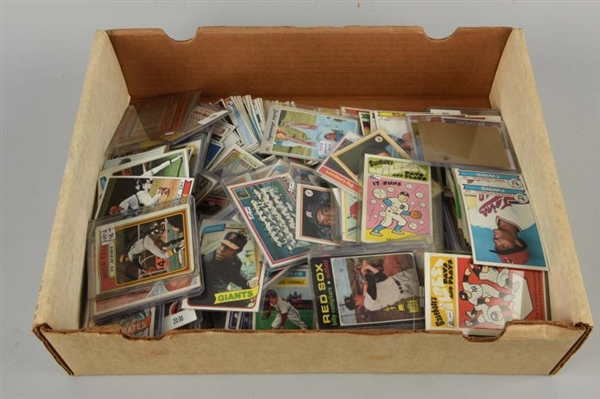 LARGE LOT OF  TOPS BASEBALL CARDS.                