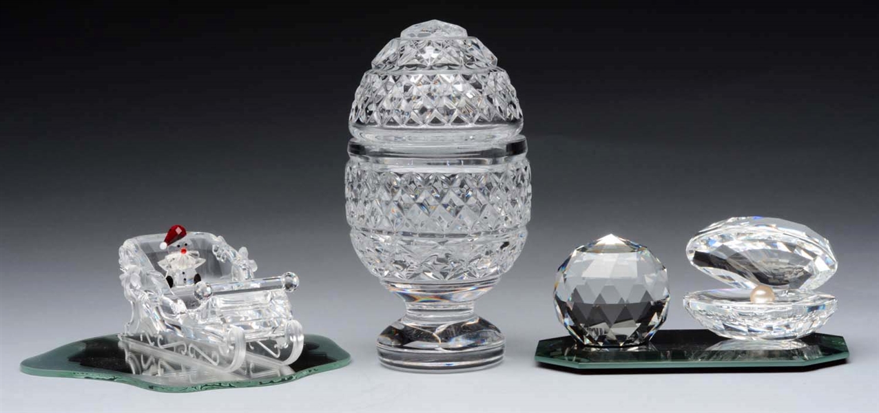 LOT OF 3: DECORATIVE CRYSTAL GLASS FIGURINES.     