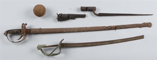 LOT OF 5 : EXCAVATED WEAPONS & CANNON BALL.       