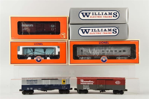 LOT OF 5: LIONEL & WILLIAMS ROLLING STOCK.        