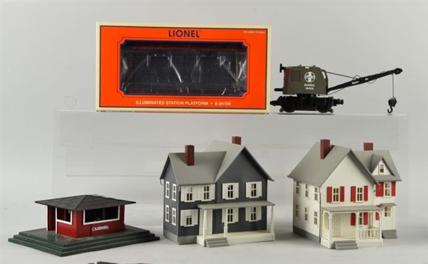 LOT OF 4:  LIONEL & MTH BUILDINGS.                