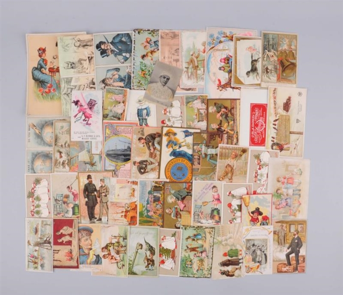 LARGE LOT OF VINTAGE TRADE CARDS .                