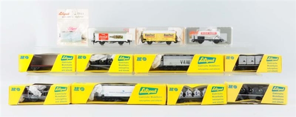 LOT OF 11: LILIPUT FREIGHT CARS.                  