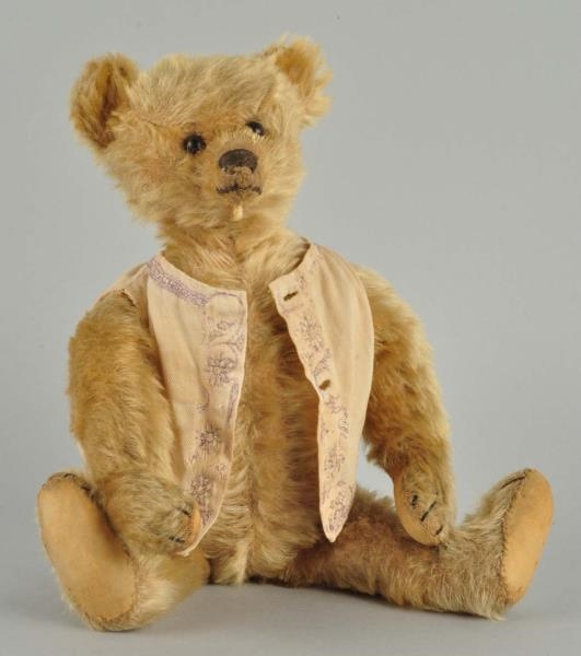 CHARMING AND EARLY BLONDE STEIFF BEAR.            
