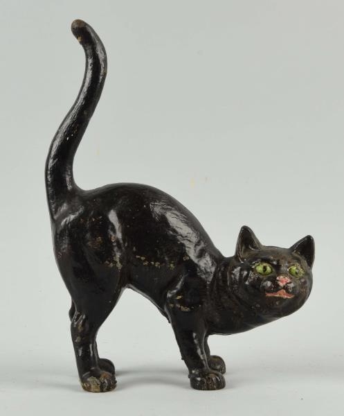 CAST IRON HUNCHED BACK CAT DOORSTOP.              