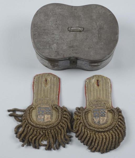 SILVER OFFICERS EPAULETTES IN TIN BOX            