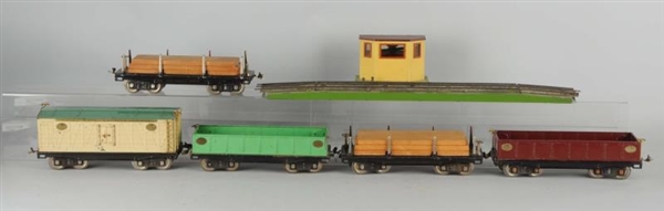 LOT OF 6: LIONEL SCALE & FREIGHT CARS.            