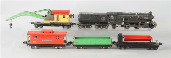 LOT OF 6: LIONEL NO.263 LOCOMOTIVE & FREIGHT CARS.