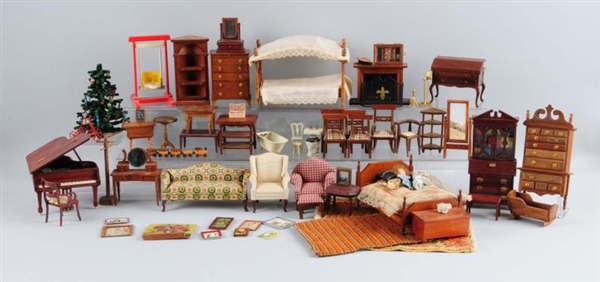 LOT OF VINTAGE DOLL HOUSE FURNITURE & ACCESSORIES.