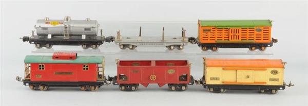LOT OF 6: LIONEL 800 SERIES FREIGHT CARS.         