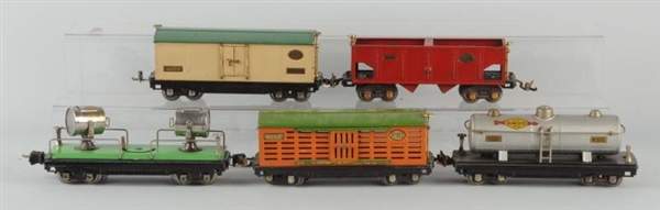 LOT OF 5: LIONEL 800 SERIES FREIGHT CARS.         