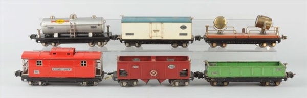 LOT OF 6: LIONEL 800 SERIES FREIGHT CARS.         