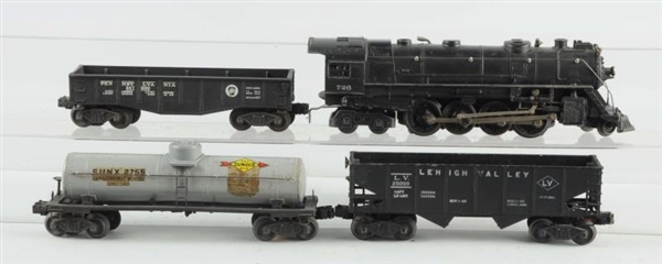 LOT OF 5: LIONEL NO 726 LOCOMOTIVE & FREIGHT CARS.
