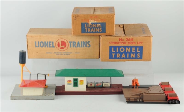 LOT OF 3: LIONEL STATIONS & ACCESSORIES.          