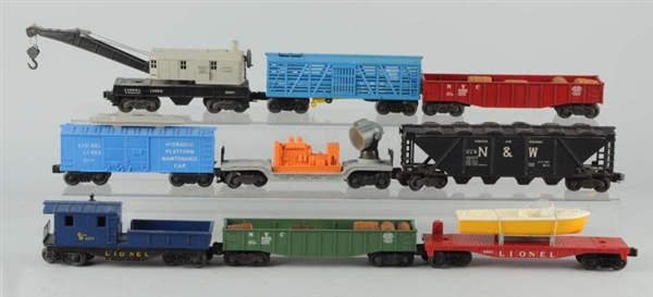 LOT OF 9: LIONEL FREIGHT CARS.                    