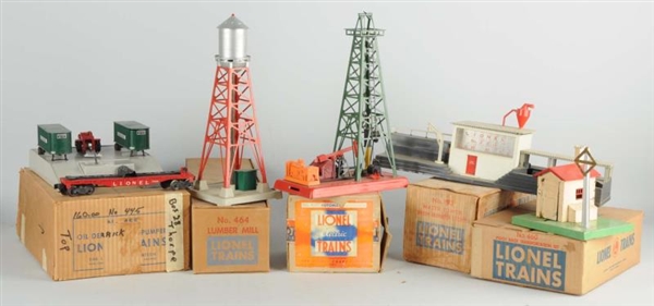 GROUPING OF LIONEL ACCESSORIES.                   